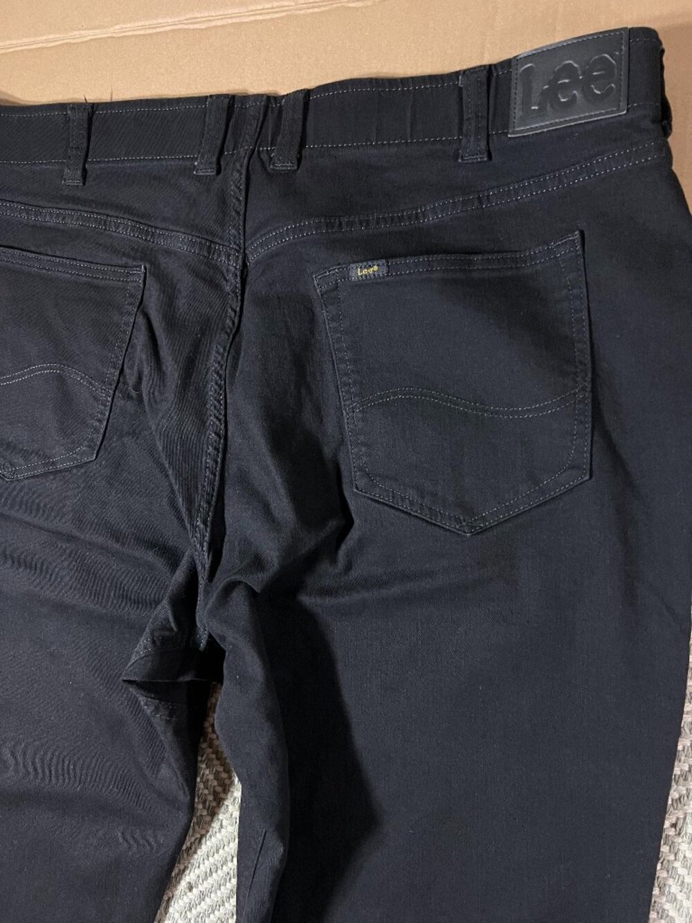 Lee Extreme Motion Black Jeans Relaxed Fit Straight Leg Mens 46x30 NWOT Plus